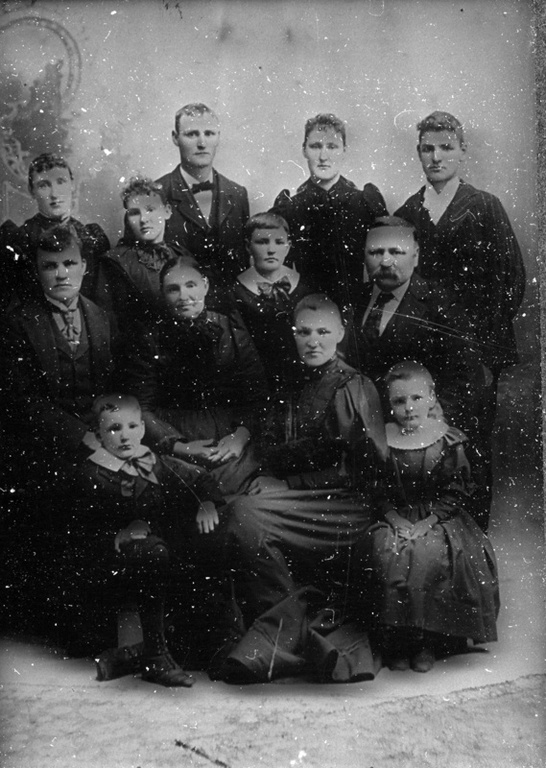 slide (076) A well known Pioneer family about 1896. The Bondo, Underwood,IA.jpg